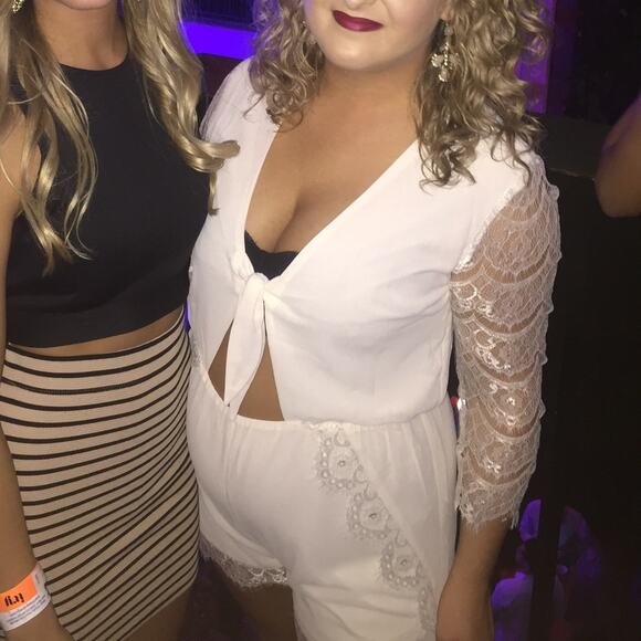 Forever 21 Lace Cutout Tie Front Romper Size Large - Picture 2 of 16